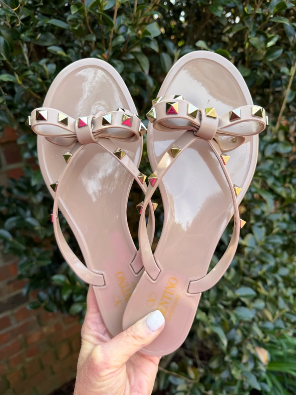 Valentino Garavani Rockstud PVC Jelly Thong Sandals Poudre EU 40 Like New Box - Picture 5 of 15